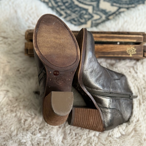 Lucky Brand Eller Almond Toe Ankle Bootie size 6 Pewter grey. - Picture 8 of 12